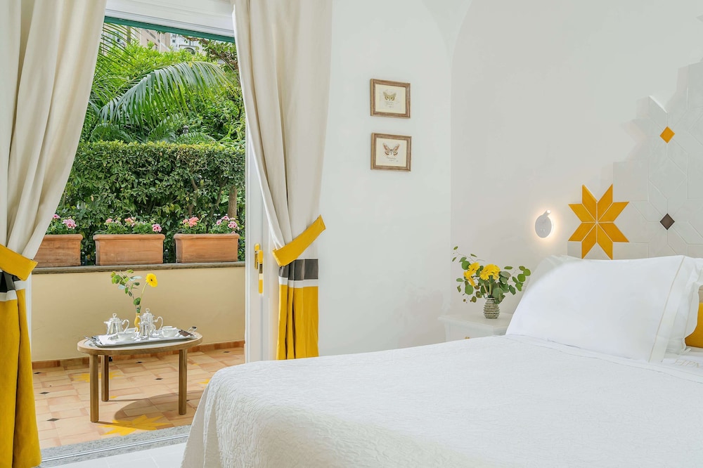 CLASSIC, DOUBLE OR TWIN BED, TERRACE