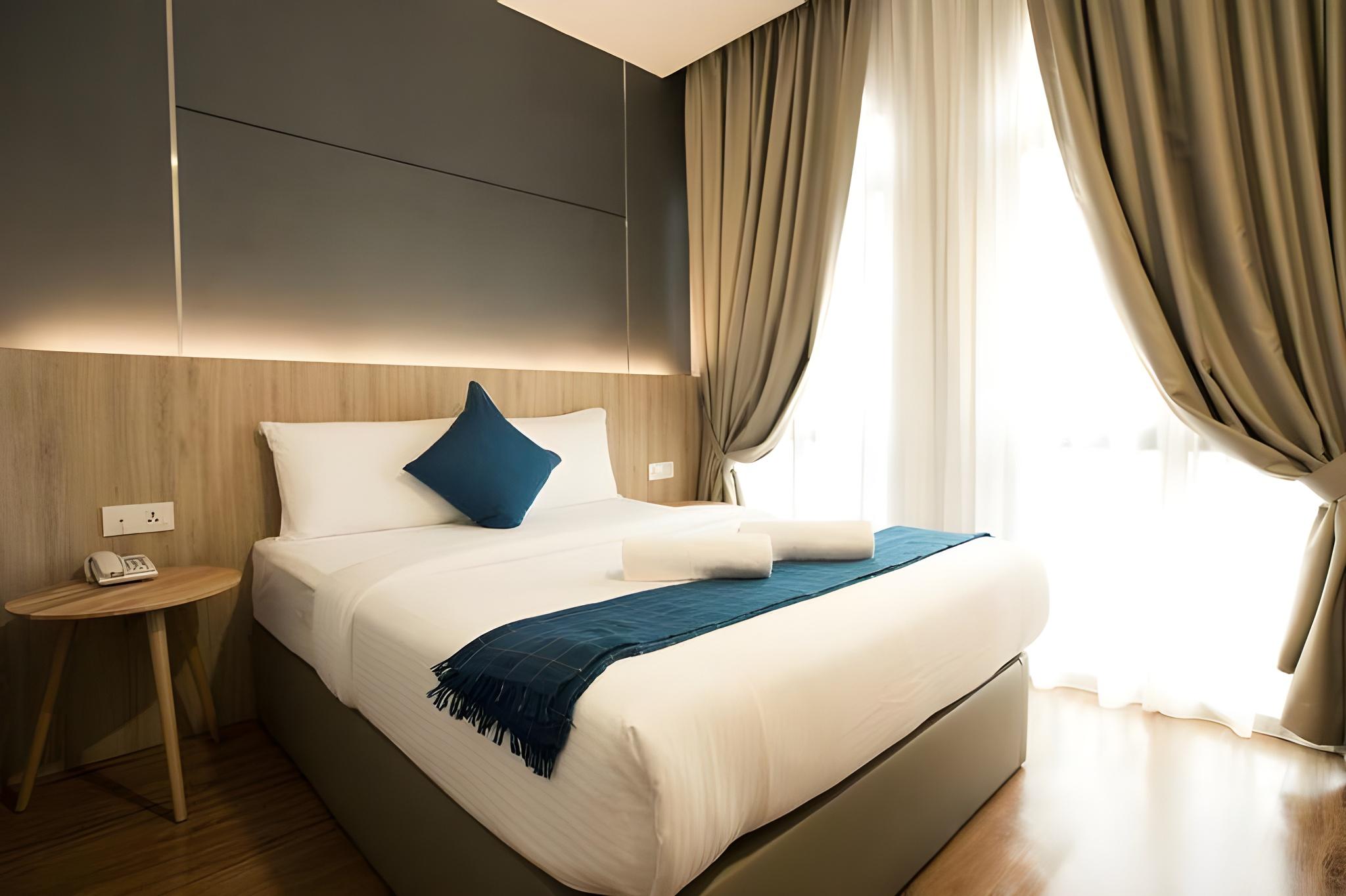 Standard, Queen Bed, No Window