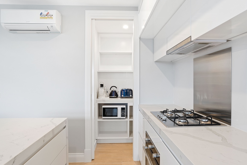 The Hamptons Apartments Corporate Keys 10/57