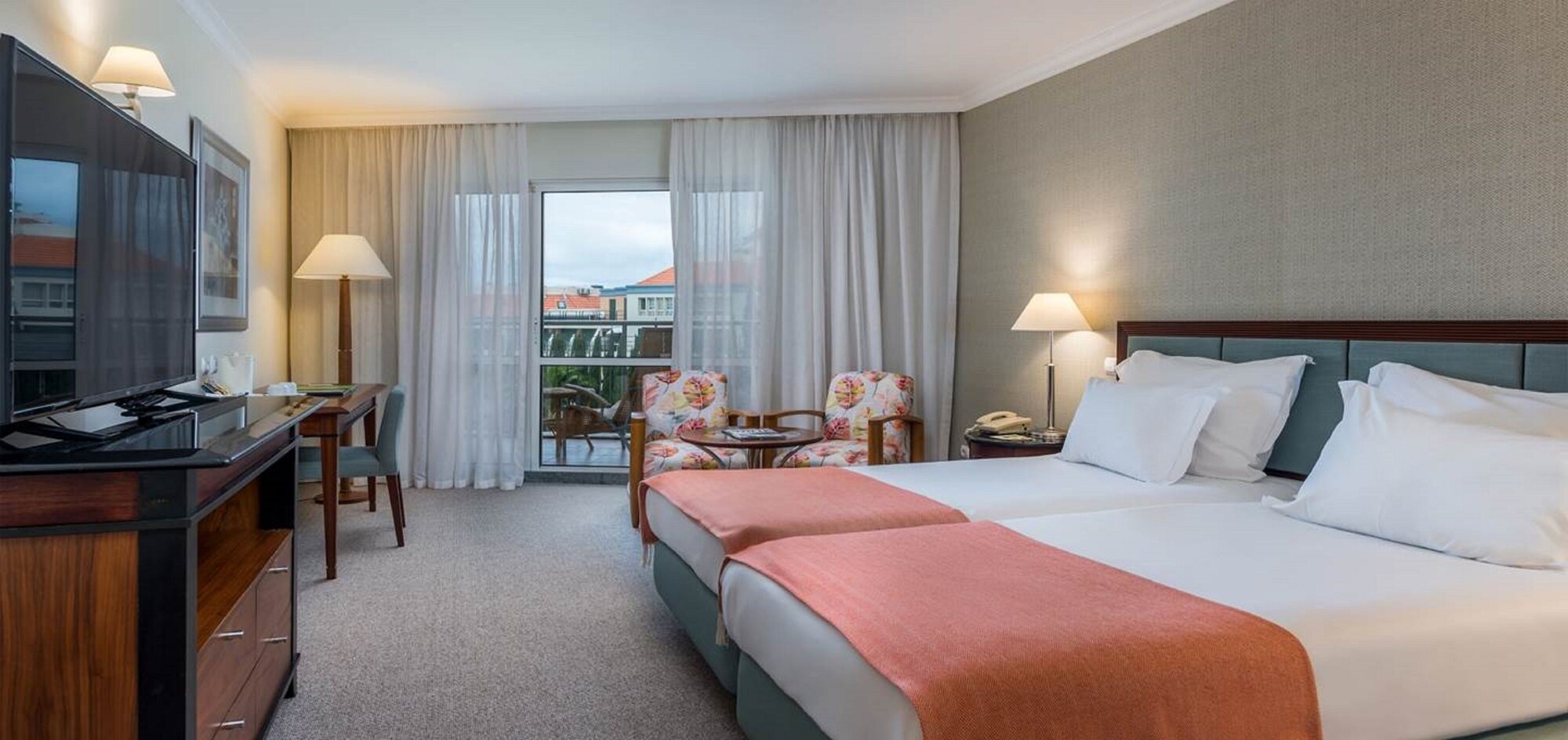 غرفة بسريرين منفصلين بإطلالة جزئية على البحر، Pestana Grand Premium Ocean Resort 2/10