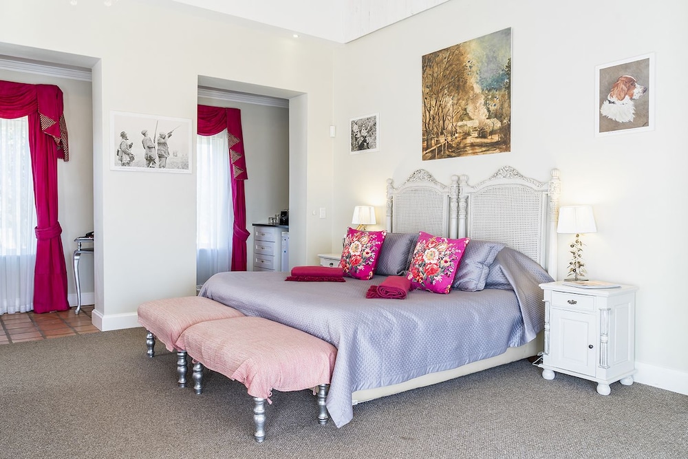 SUPERIOR, SUITE, KING BED, MOUNTAIN VIEW