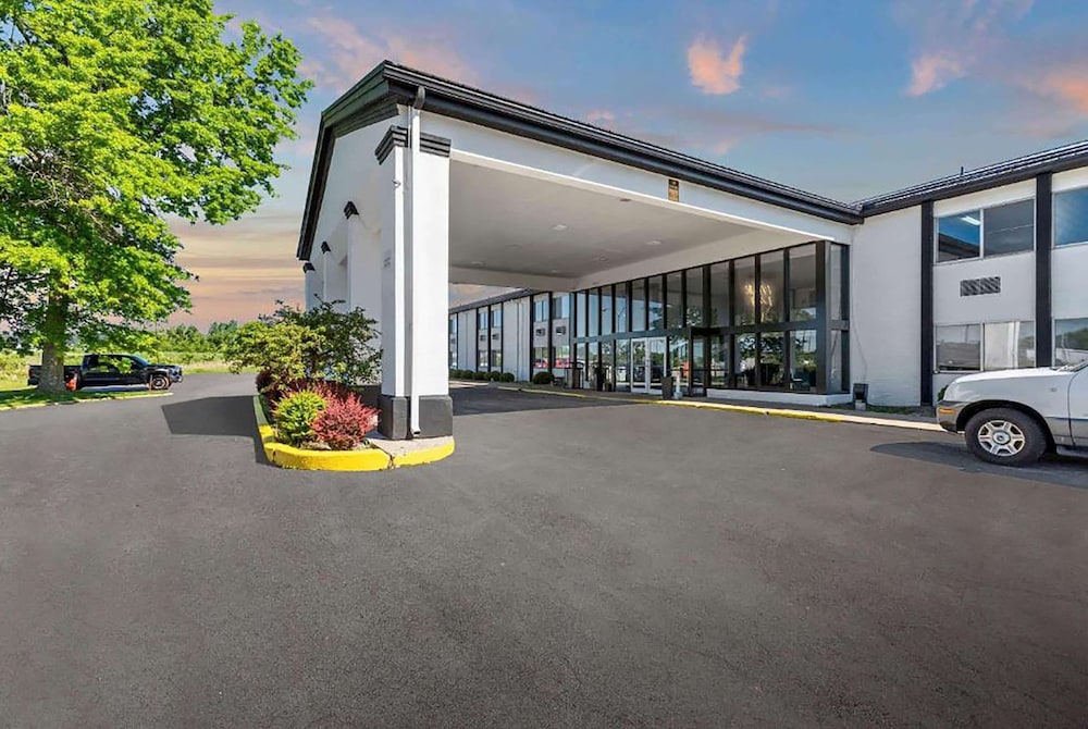 Days Inn By Wyndham Erie 32/39