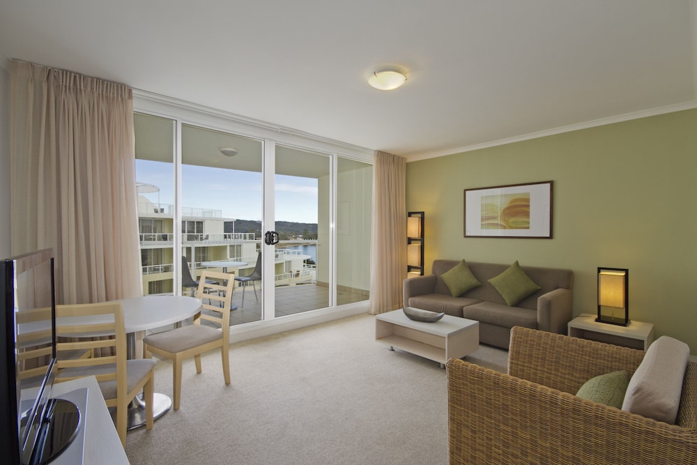 Mantra Ettalong Beach 62/71