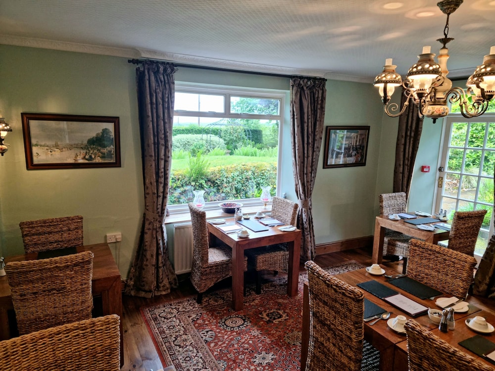 Collaven Manor Hotel 50/78