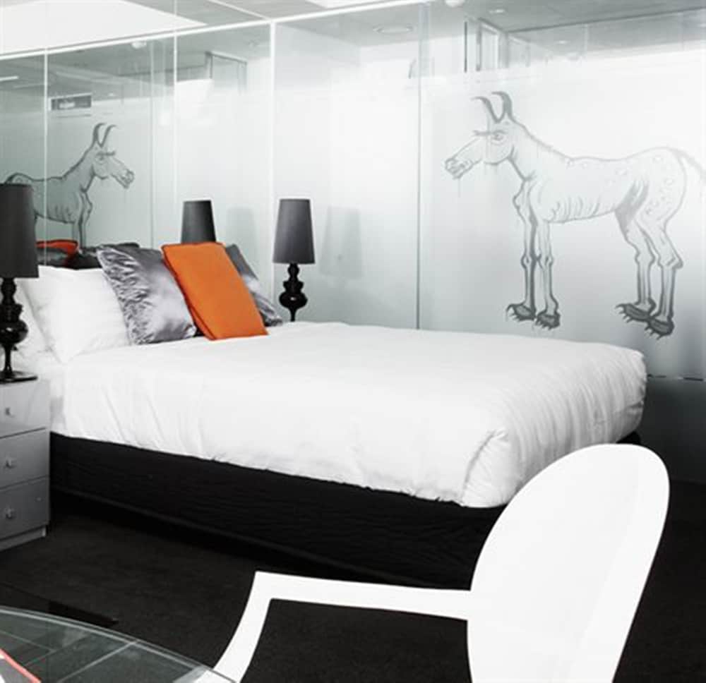 The Cullen Melbourne - Art Series 9/56