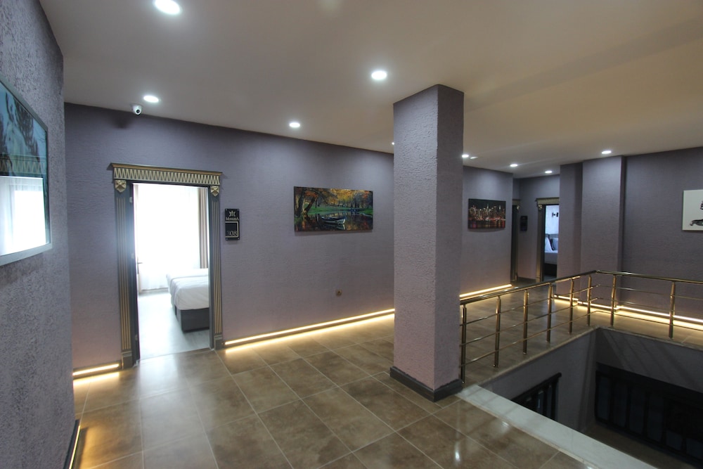 Monezza Hotel 25/50
