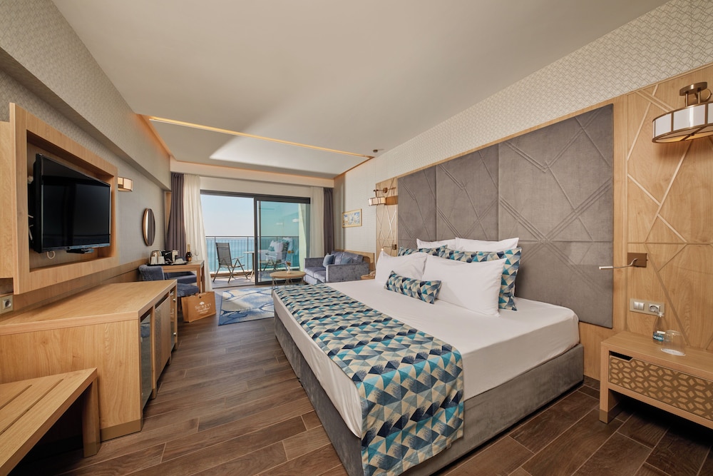 Preferred Club, Deluxe, Double Bed, Sea View, Balcony