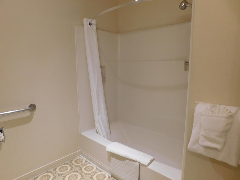 Pacific Gardens Inn 28/64