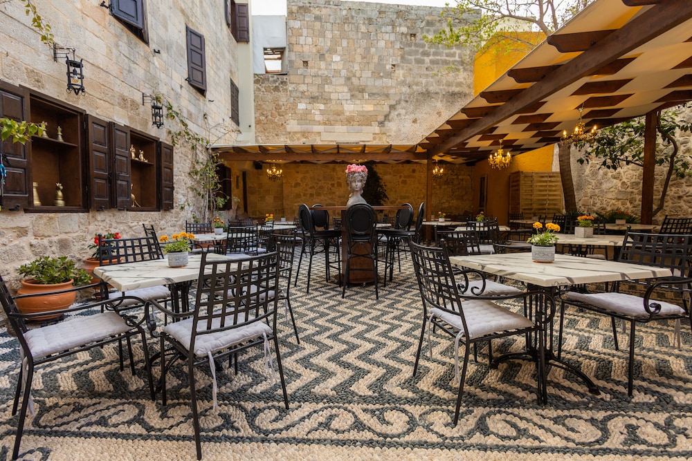 April Luxury Suites 39/50