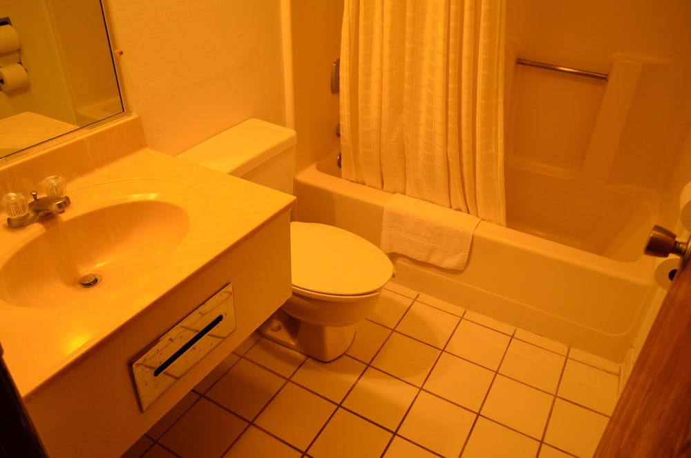 Luxury Inn &amp; Suites 16/26