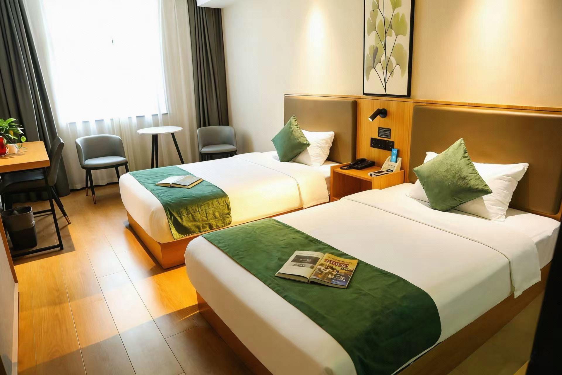BUSINESS, QUEEN BED