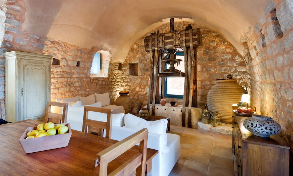 Arapakis Historic Castle 25/50