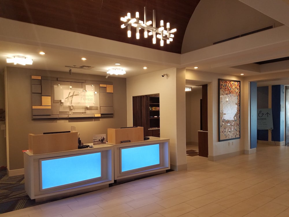 Holiday Inn Express and Suites Rio Grande City 8/59