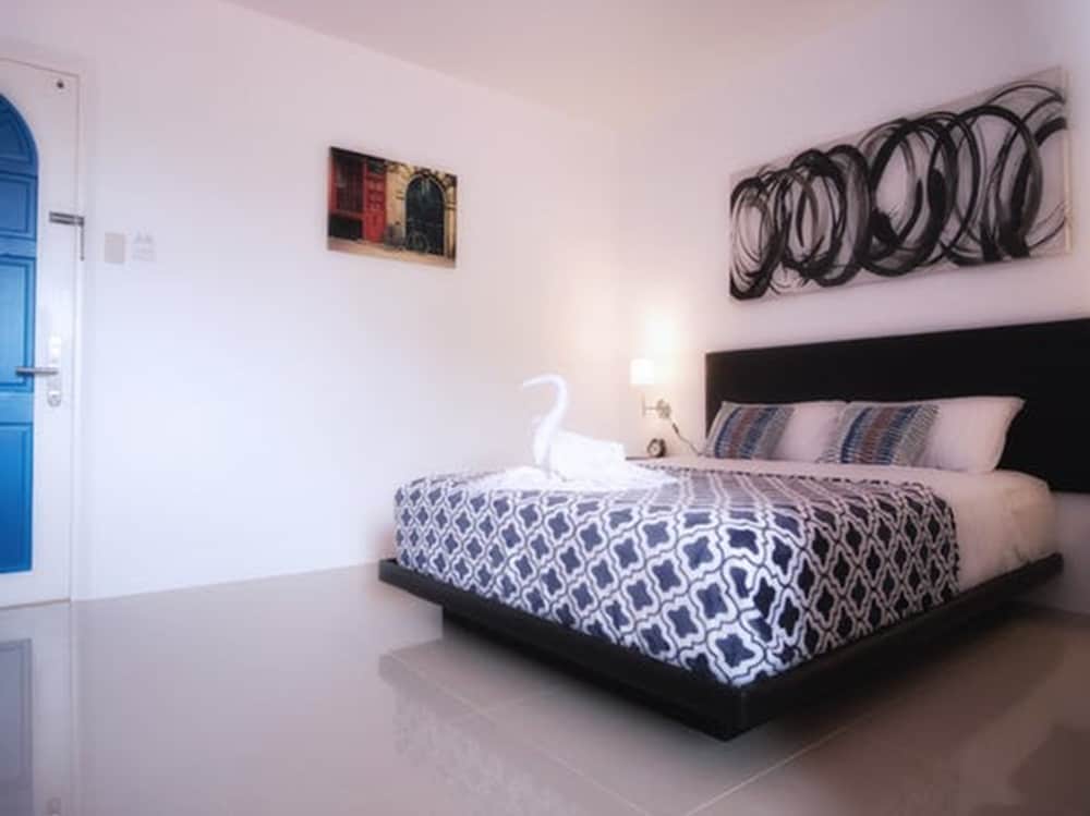 D' Gecko Hotel 11/54