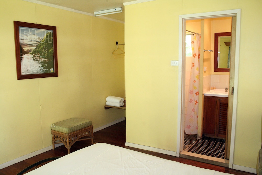 Ratu Kini Backpackers & Dive Resort 66/67