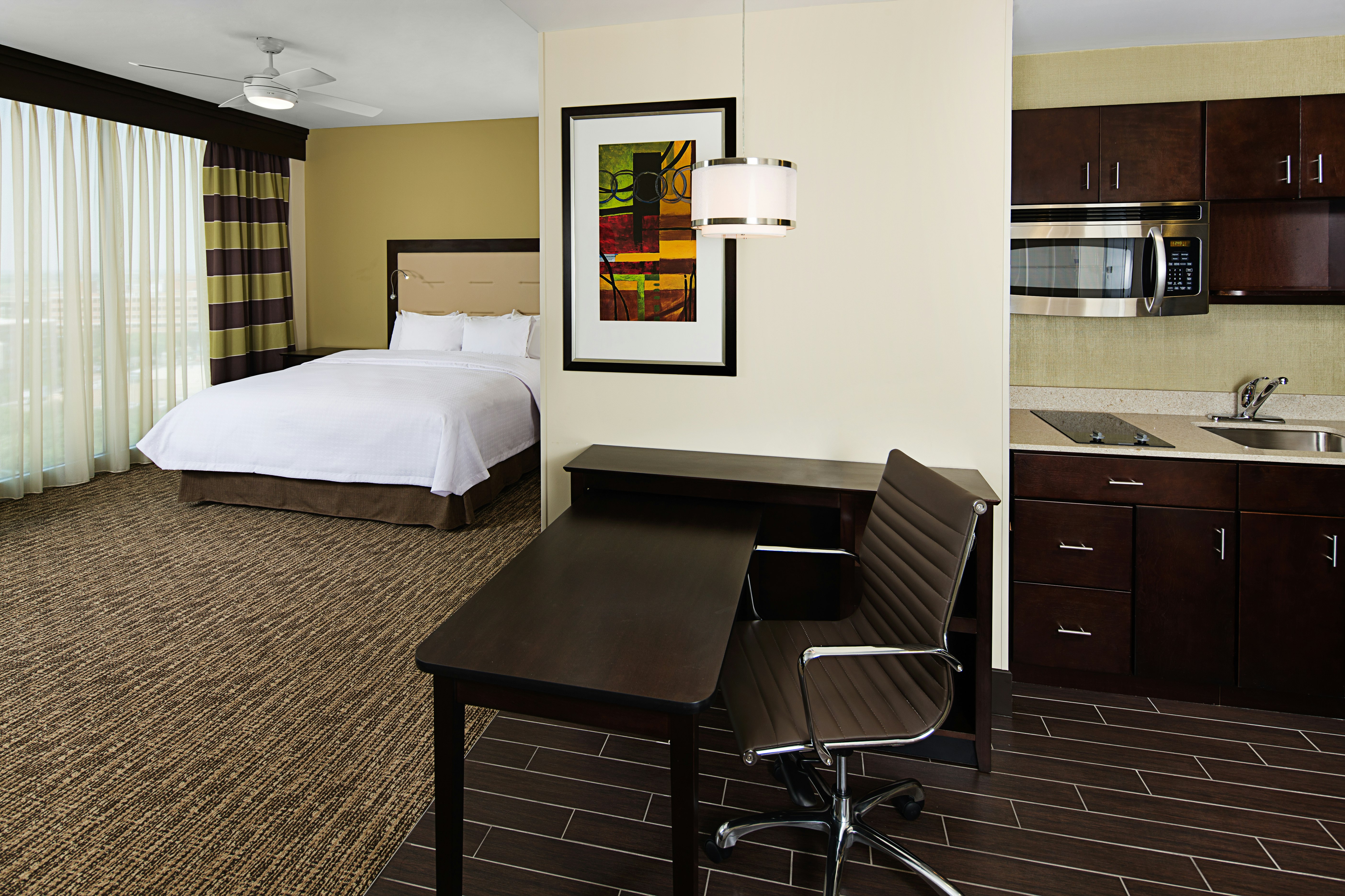 SUITE, KING BED, ACCESSIBLE