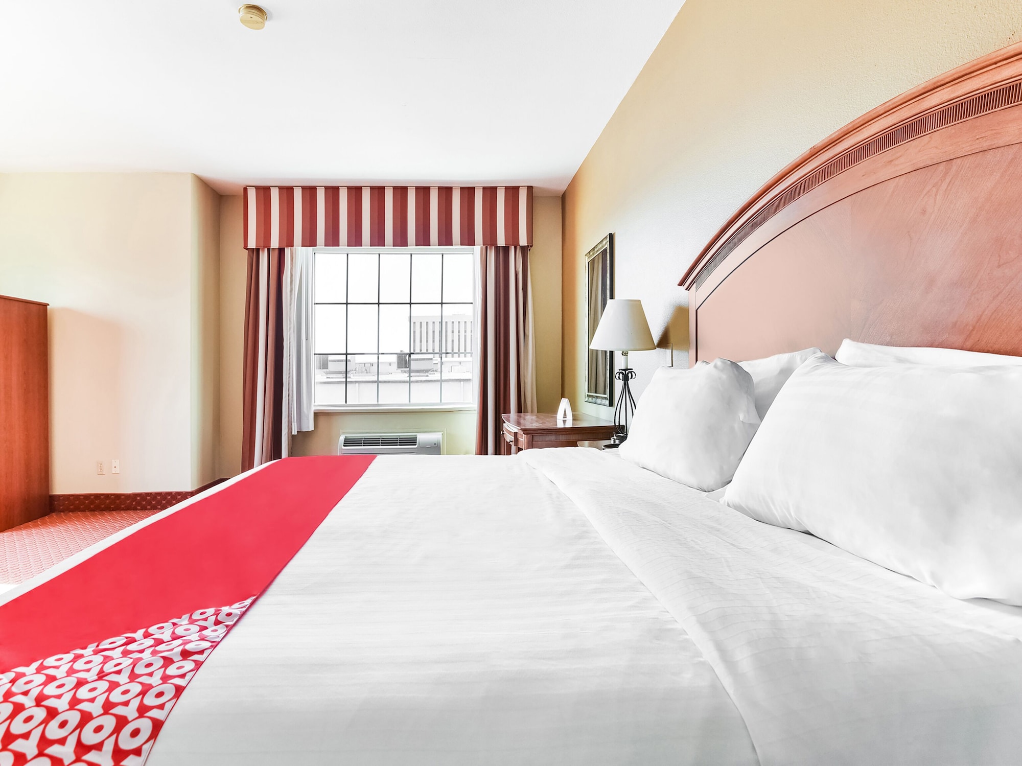1 BEDROOM, SUITE