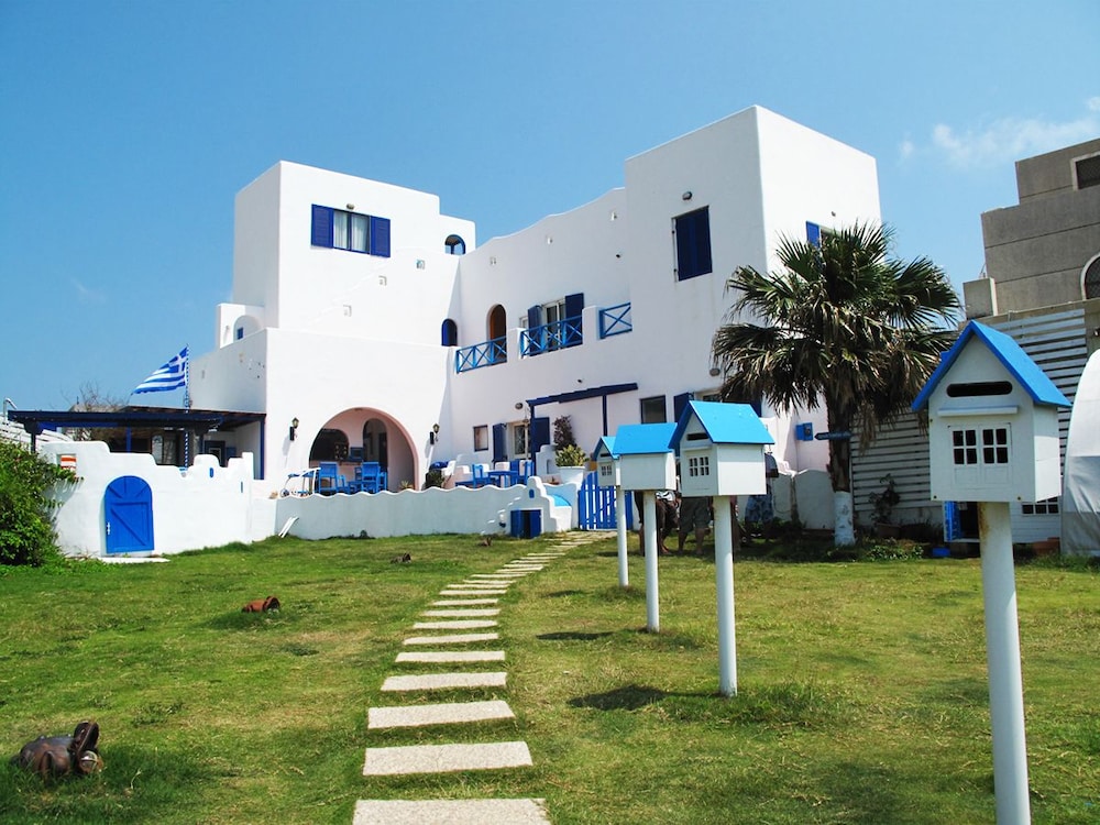 Greek frontier villa 44/49