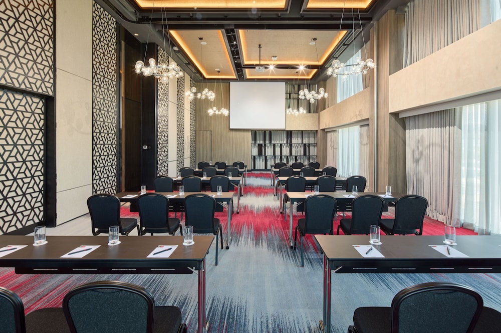 Radisson RED Cebu Mandaue 36/43