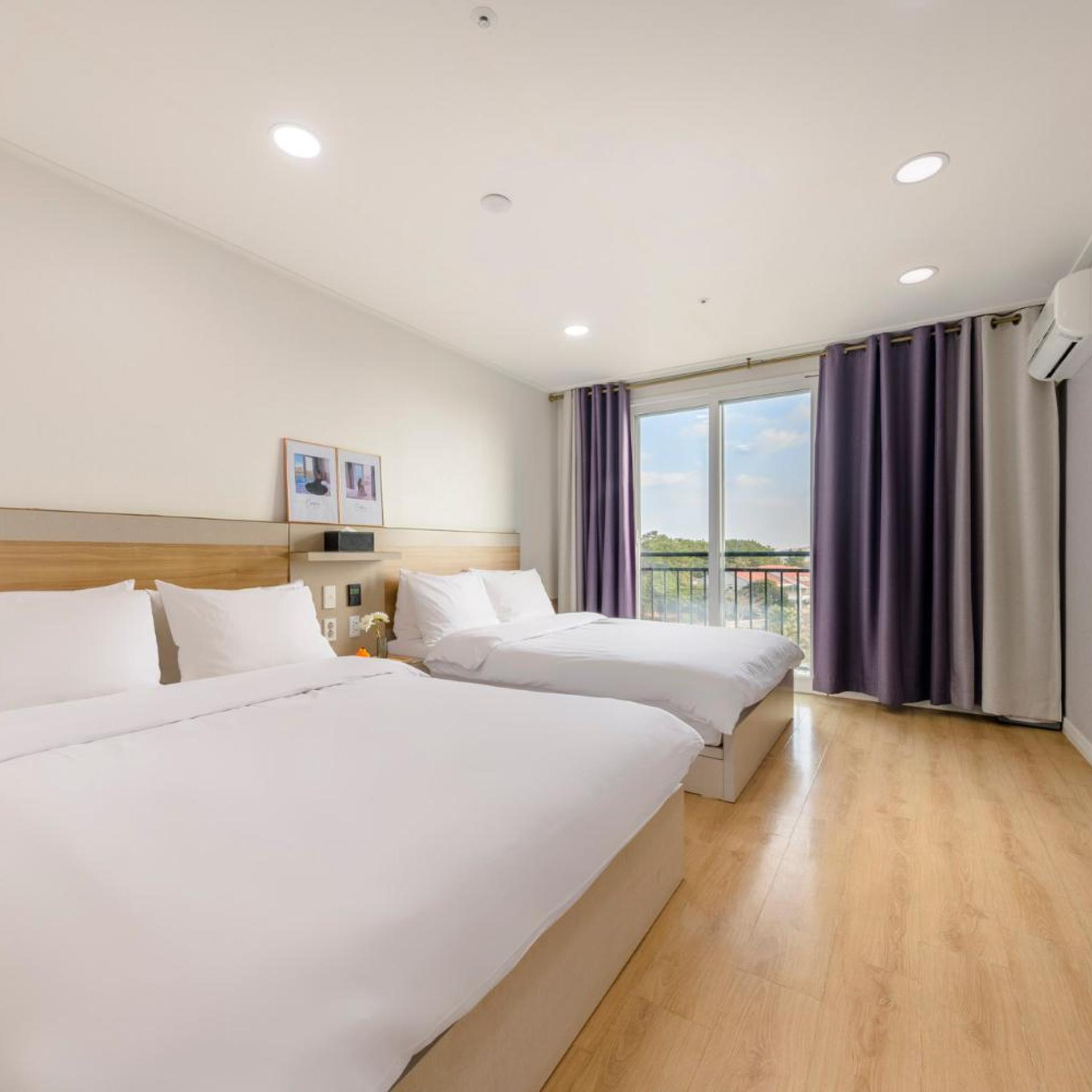 Deluxe, Twin Beds