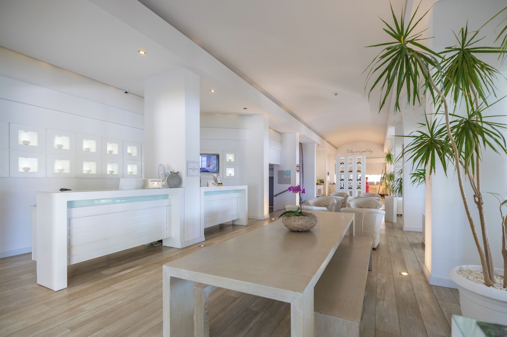 The Beachfront Hotel - Adults Only +16 6/49