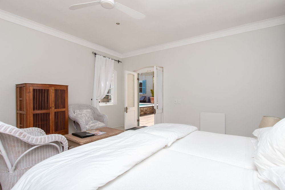 1 Bedroom, Standard, King Bed, Pool Side, Pool Access