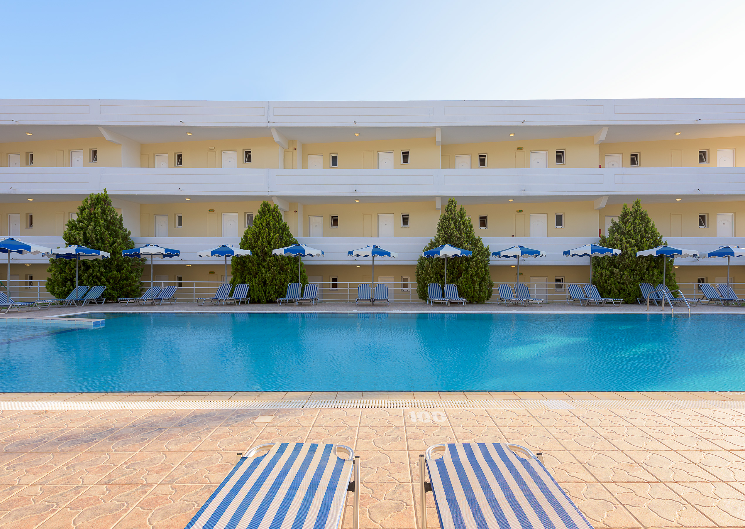 Memphis Beach Hotel 42/46