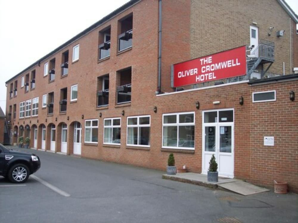Oliver Cromwell Hotel 39/50