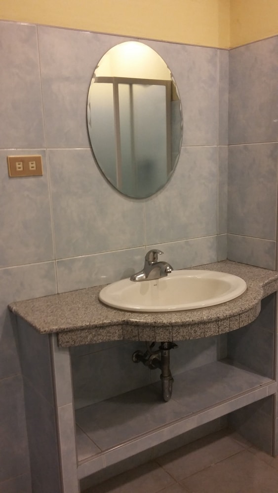 Dumaguete Royal Suite Inn 45/50