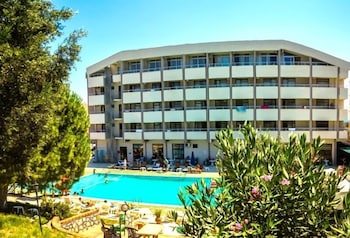 First Class Hotel 4/59