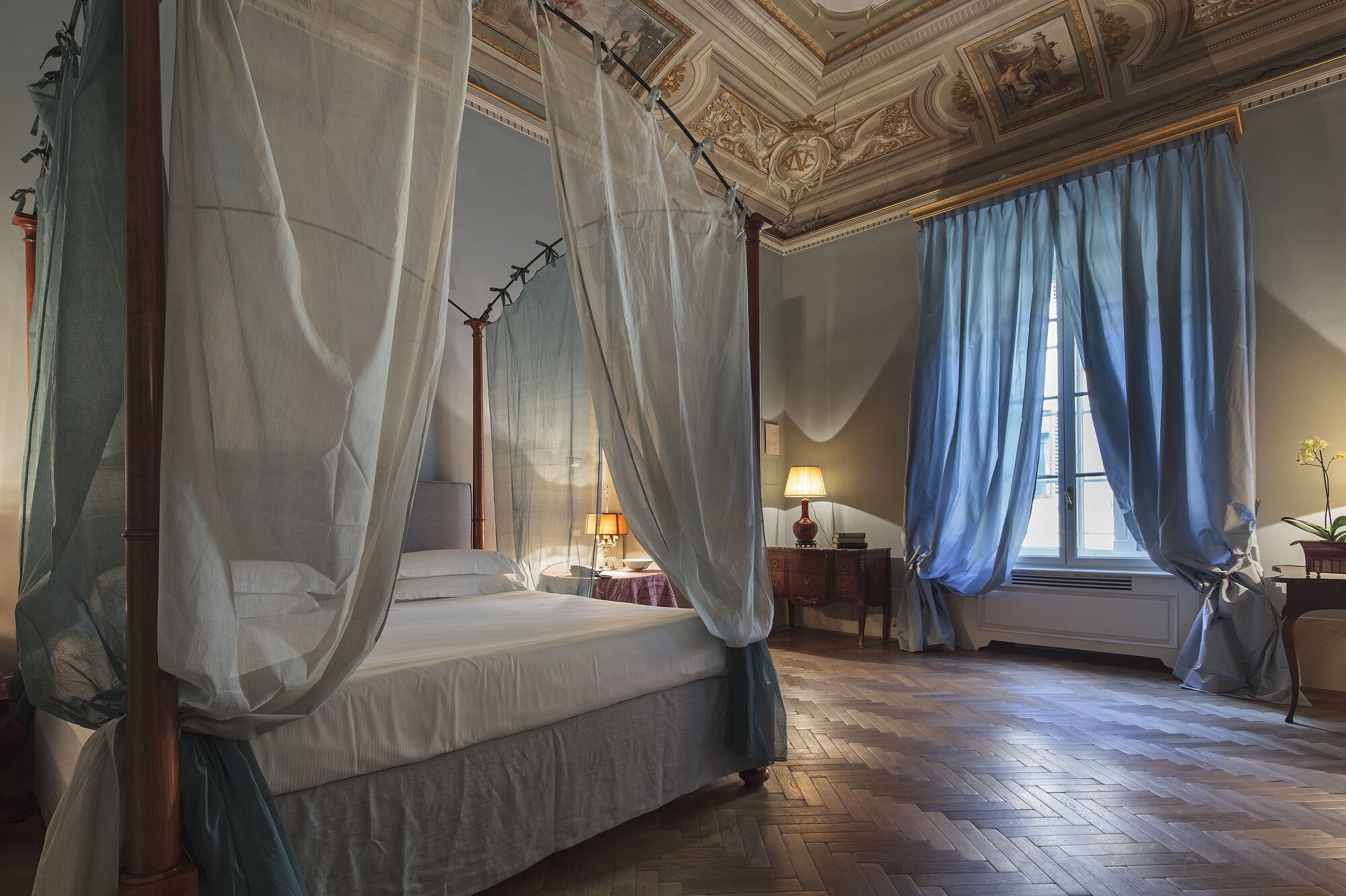 SUITE, KING BED, GARDEN VIEW