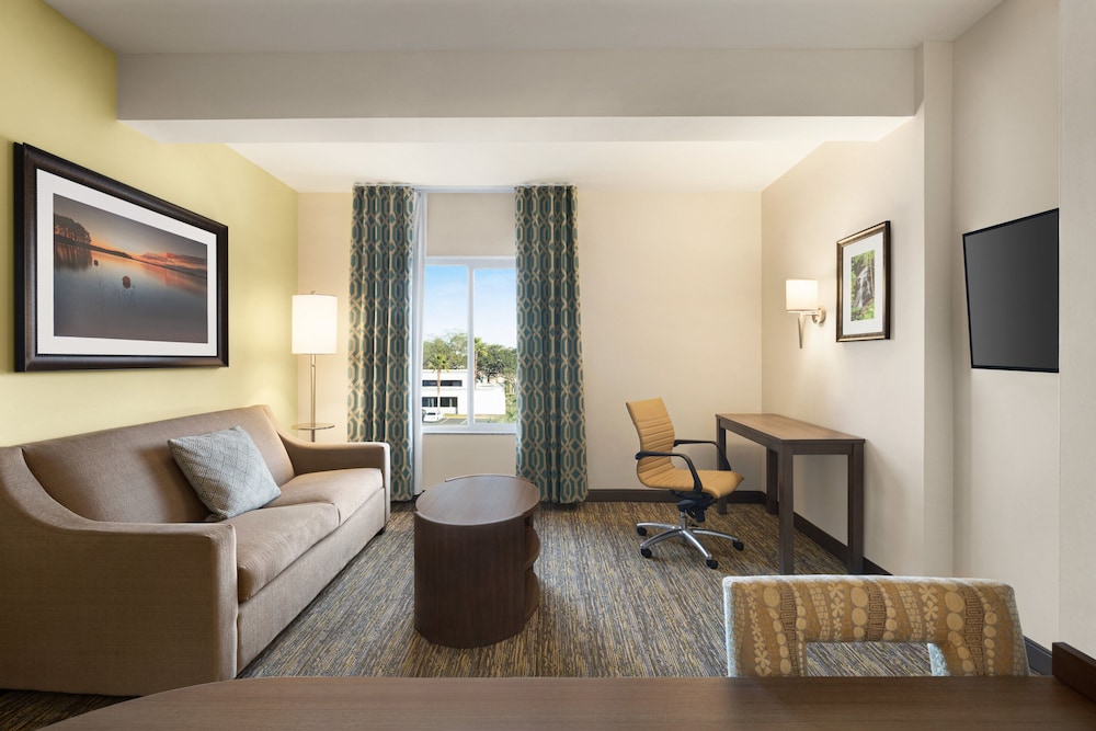 Candlewood Suites Safety Harbor 33/56
