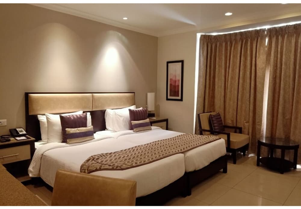 Sarovar Portico Surajkund Faridabad 13/38