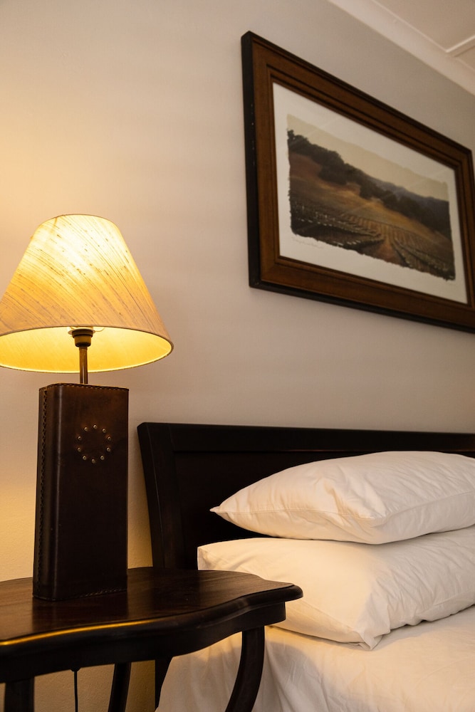 Cape Village Lodge 13/50