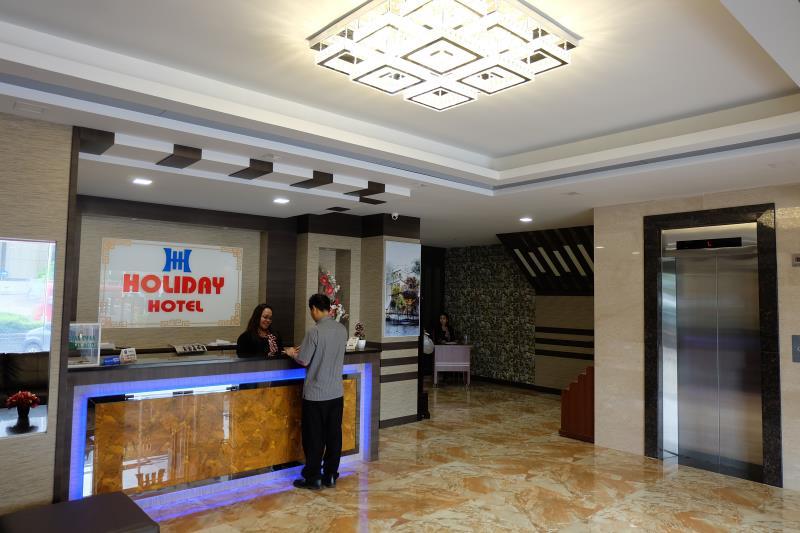 Holiday Hotel Batam 12/27