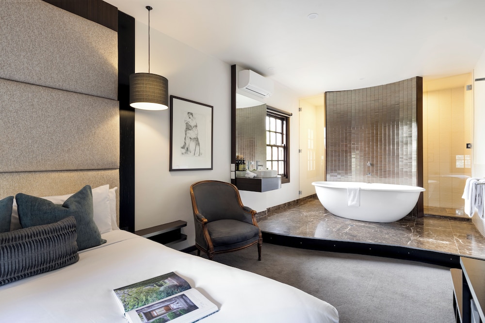Heritage, Deluxe, Queen Bed