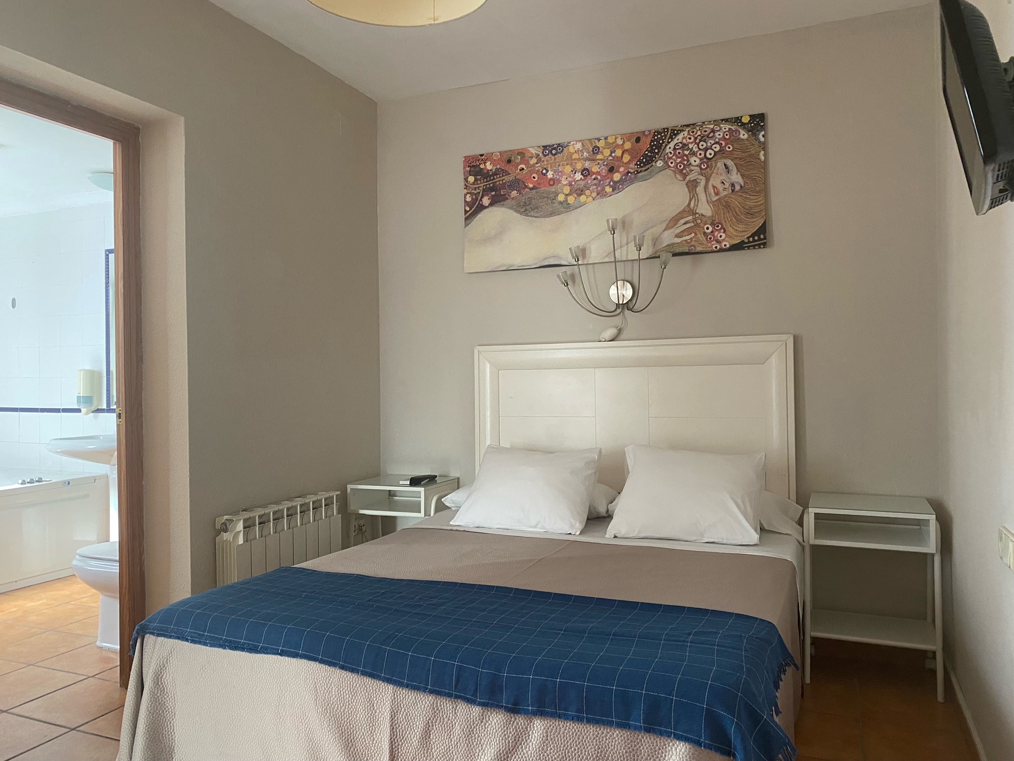 Room, Double Bed, Hot Tub