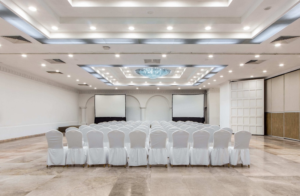 Radisson Hotel & Convention Center Toluca 39/50