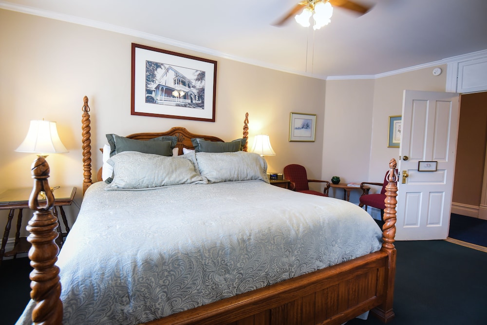 1898 Waverly Inn 24/73