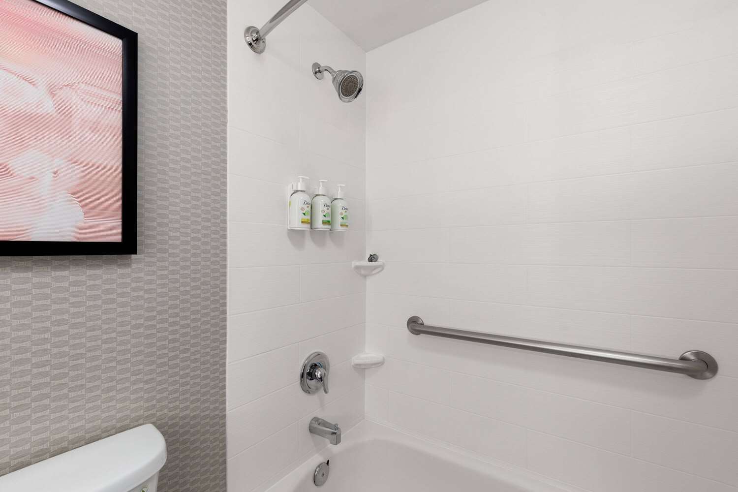 La Quinta Inn & Suites by Wyndham Knoxville Papermill 42/45