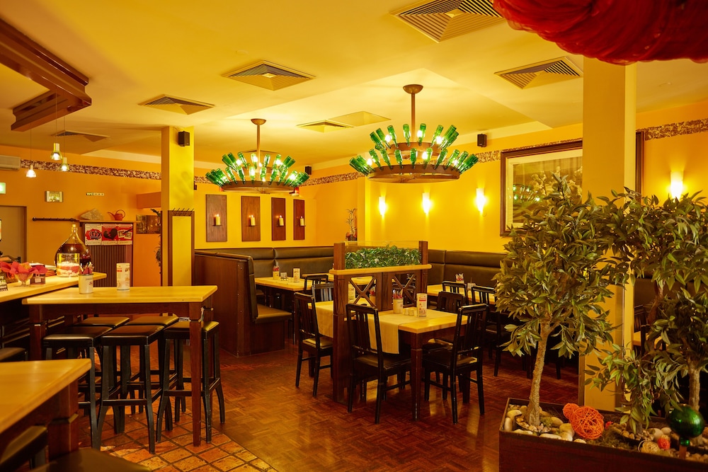 Askania Hotel Bernburg 42/50