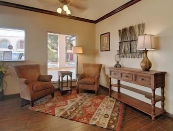 Econo Lodge Sonora, TX 44/60
