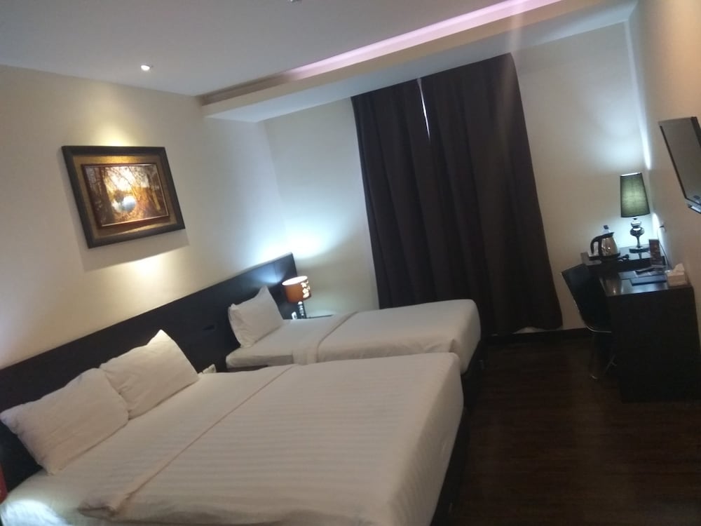 Continent Centrepoint Panakkukang Makassar 8/15