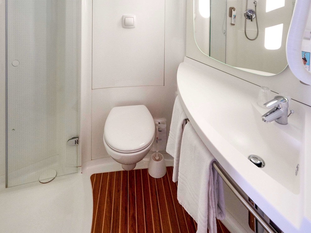 Ibis Cholet 36/36