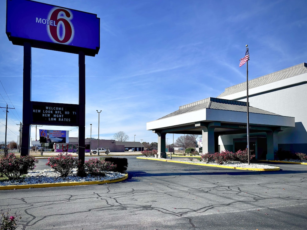 Motel6 Pine Bluff, AR 38/50