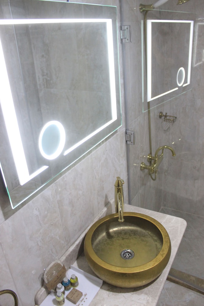 Grand Serenay Hotel 26/28