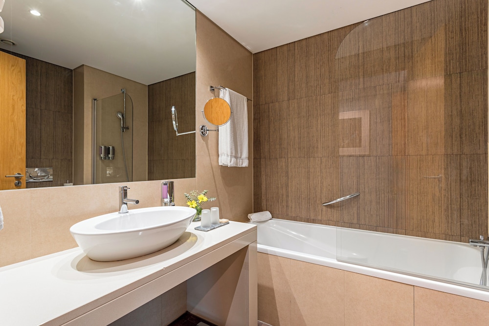 Mercure Lisboa Almada 48/50