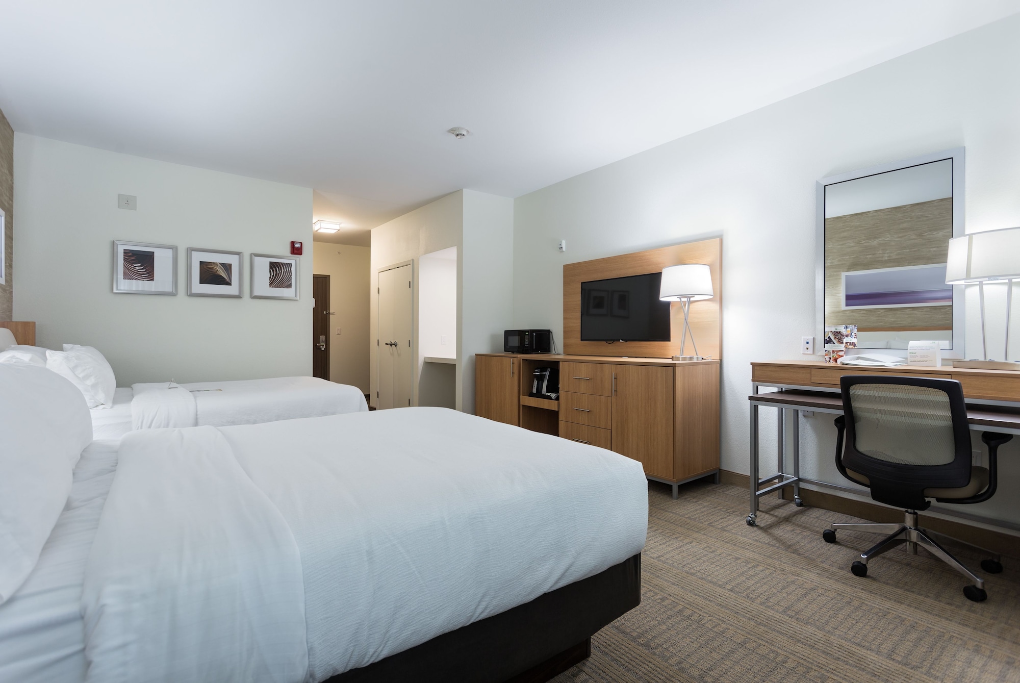Feature, 2 Queen Beds
