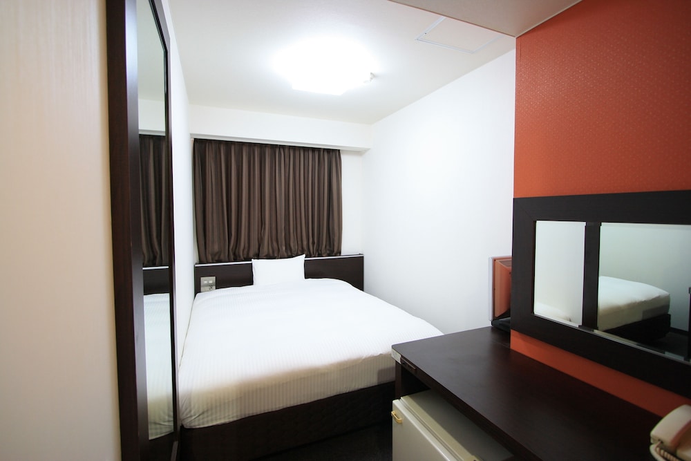 غرفة مفردة بسرير مزدوج للمدخنين