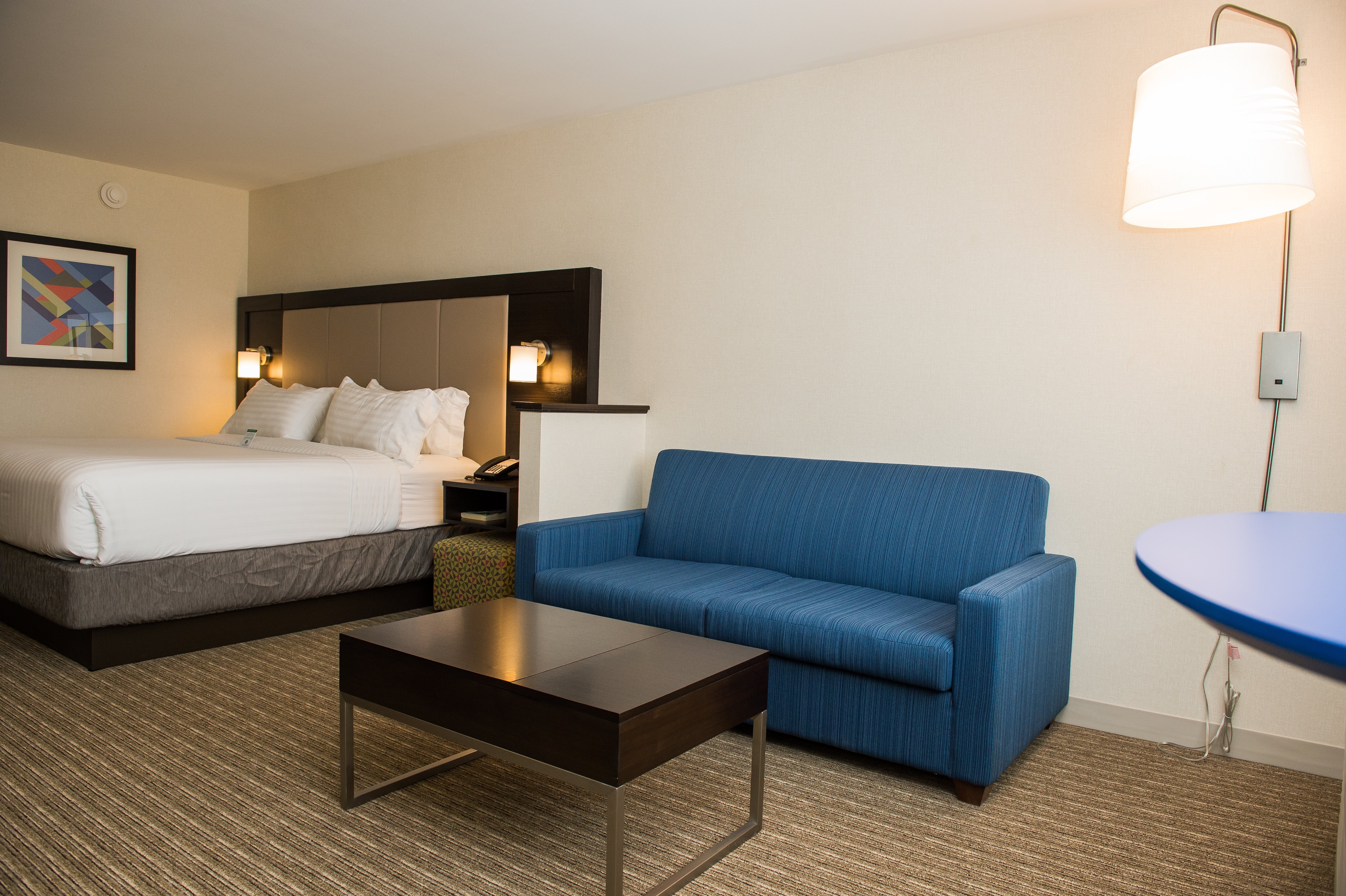HOLIDAY INN EXPRESS & SUITES MARIETTA 24/35